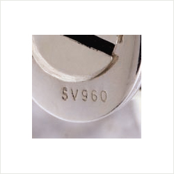 ロイアルシルバーには、“ S V 9 6 0 ” の刻印がされます。